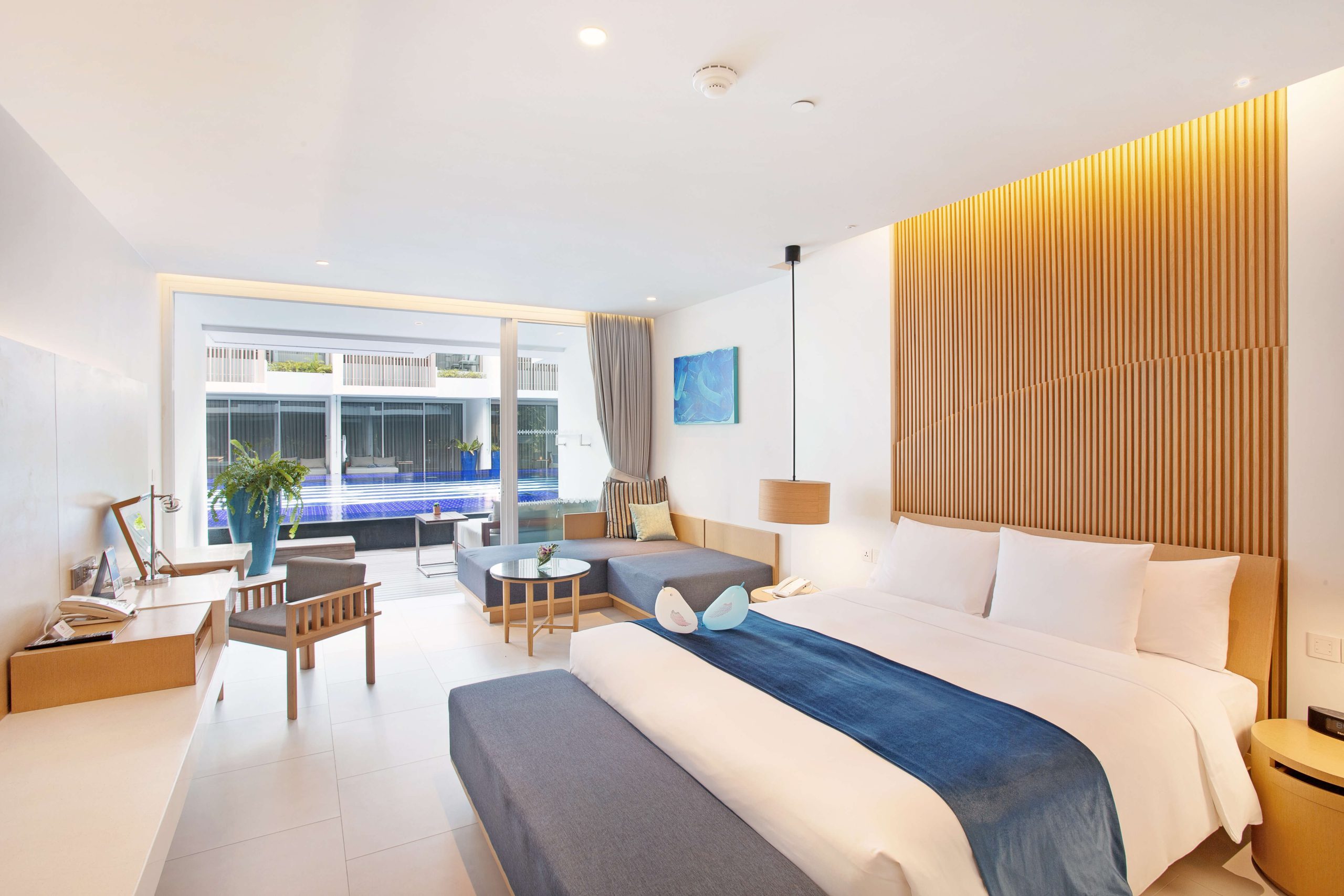 Deluxe Pool Access Room