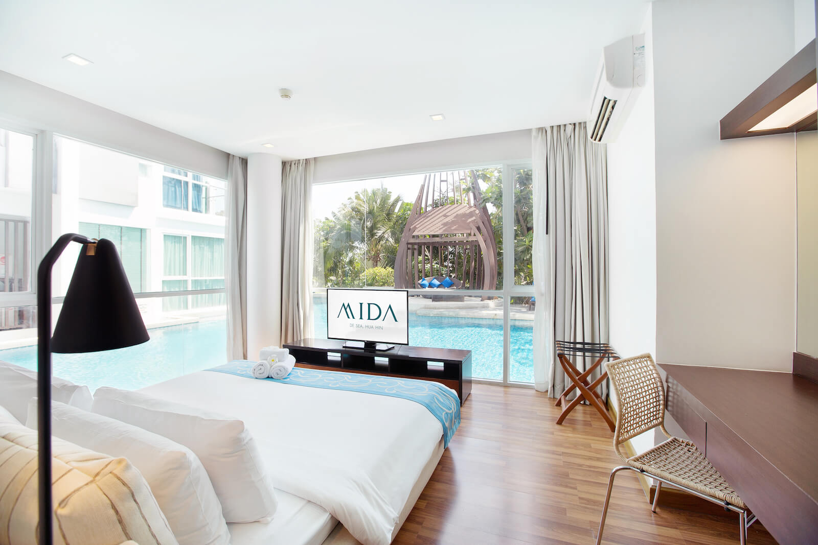 2-Bedroom Corner Suite, Pool Access