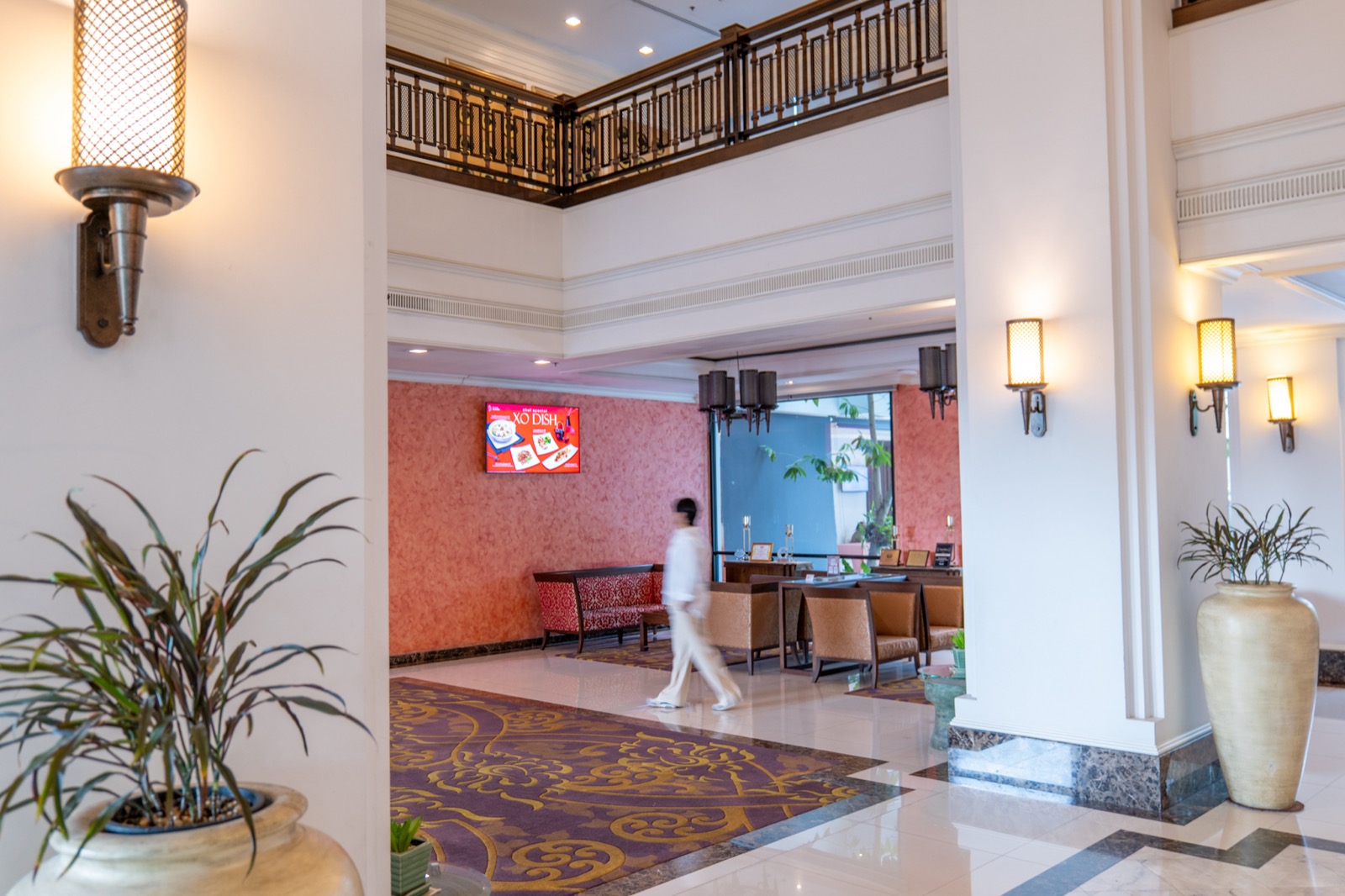 Lobby & Lounge