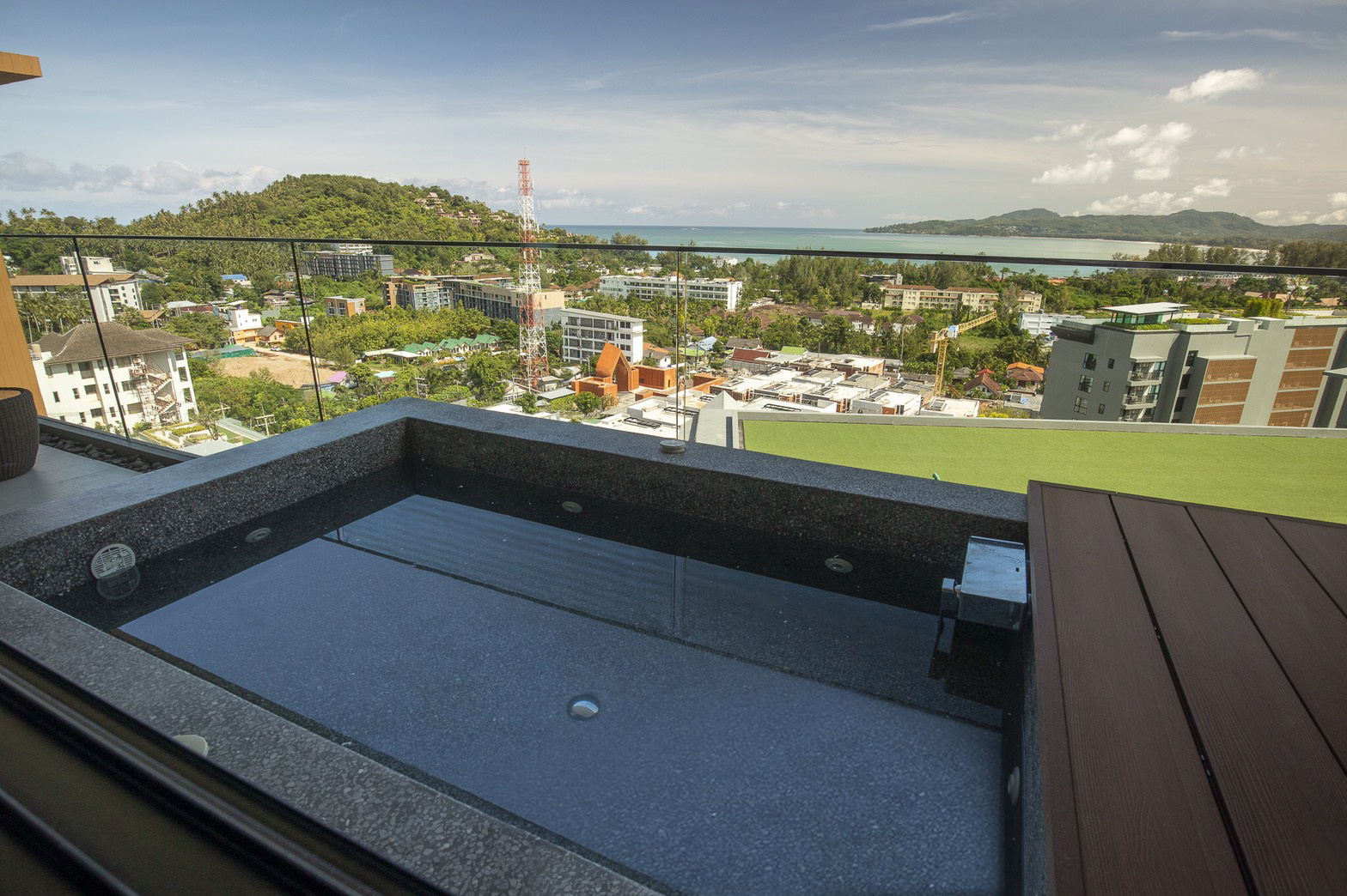 Grande 2 Bedroom with Jacuzzi1