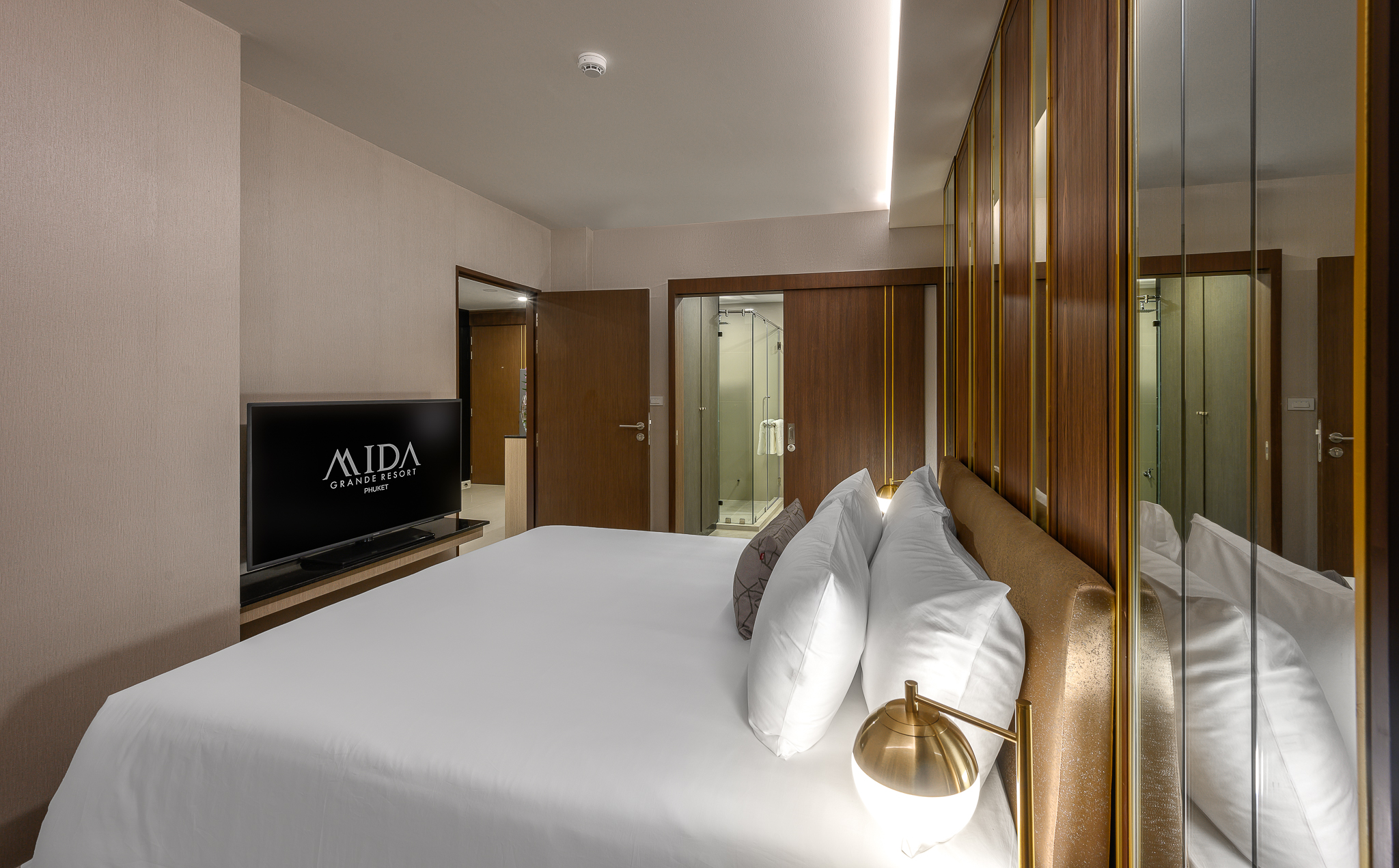 Grande 2 Bedroom with Jacuzzi5